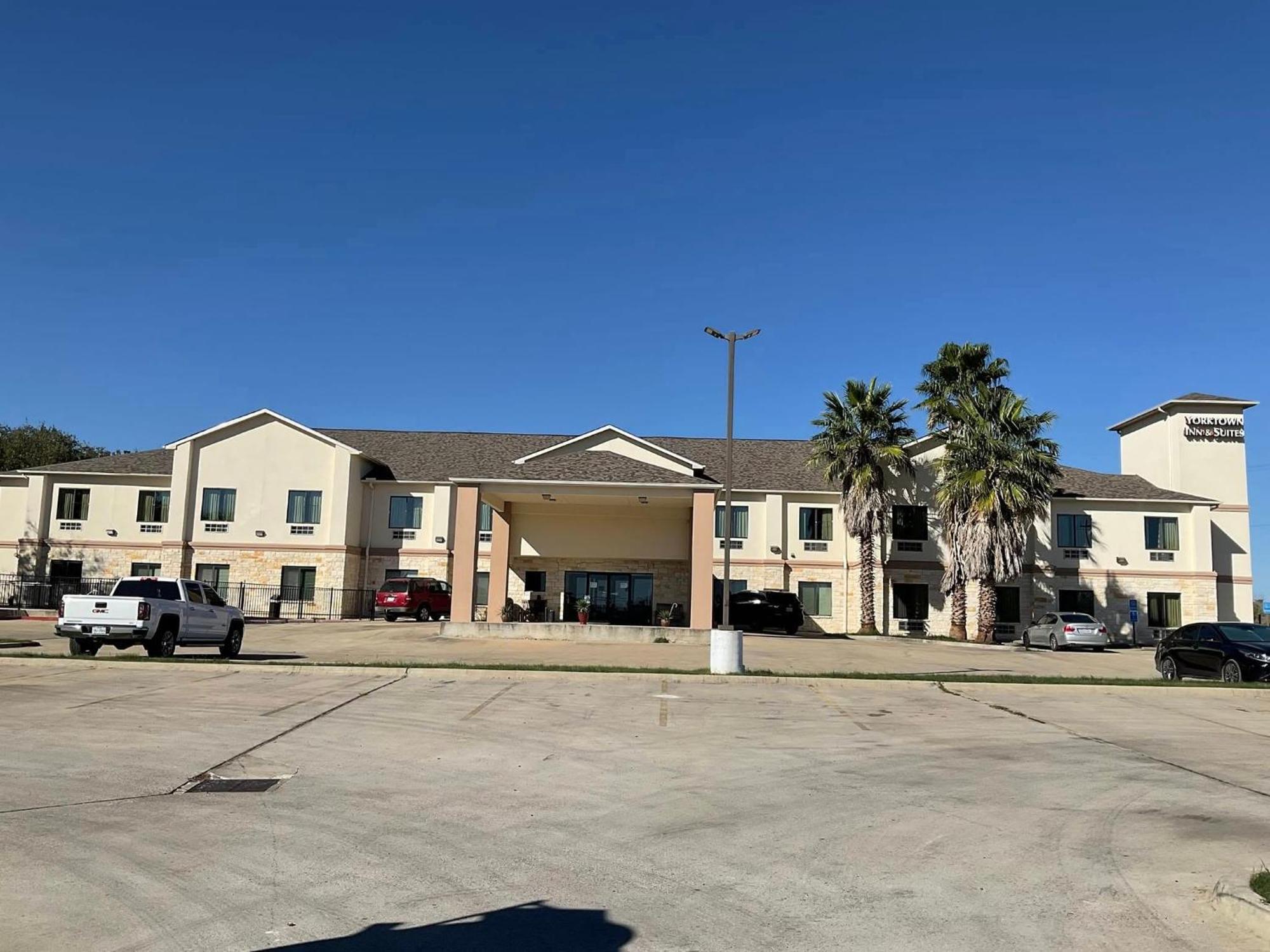 Yorktown Inn And Suites Экстерьер фото