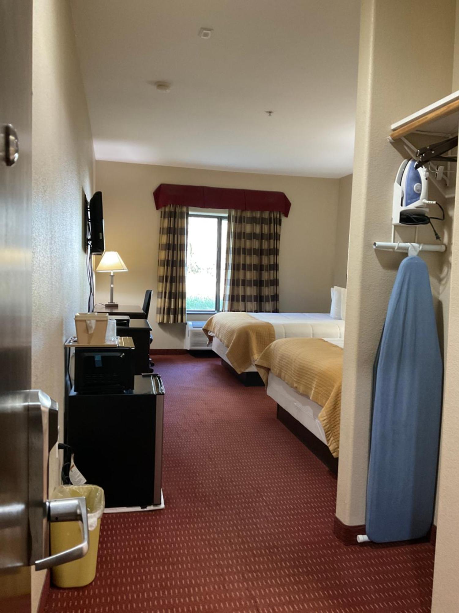 Yorktown Inn And Suites Экстерьер фото