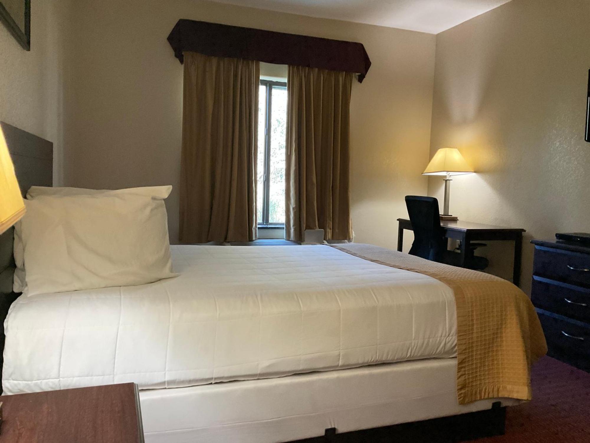 Yorktown Inn And Suites Экстерьер фото