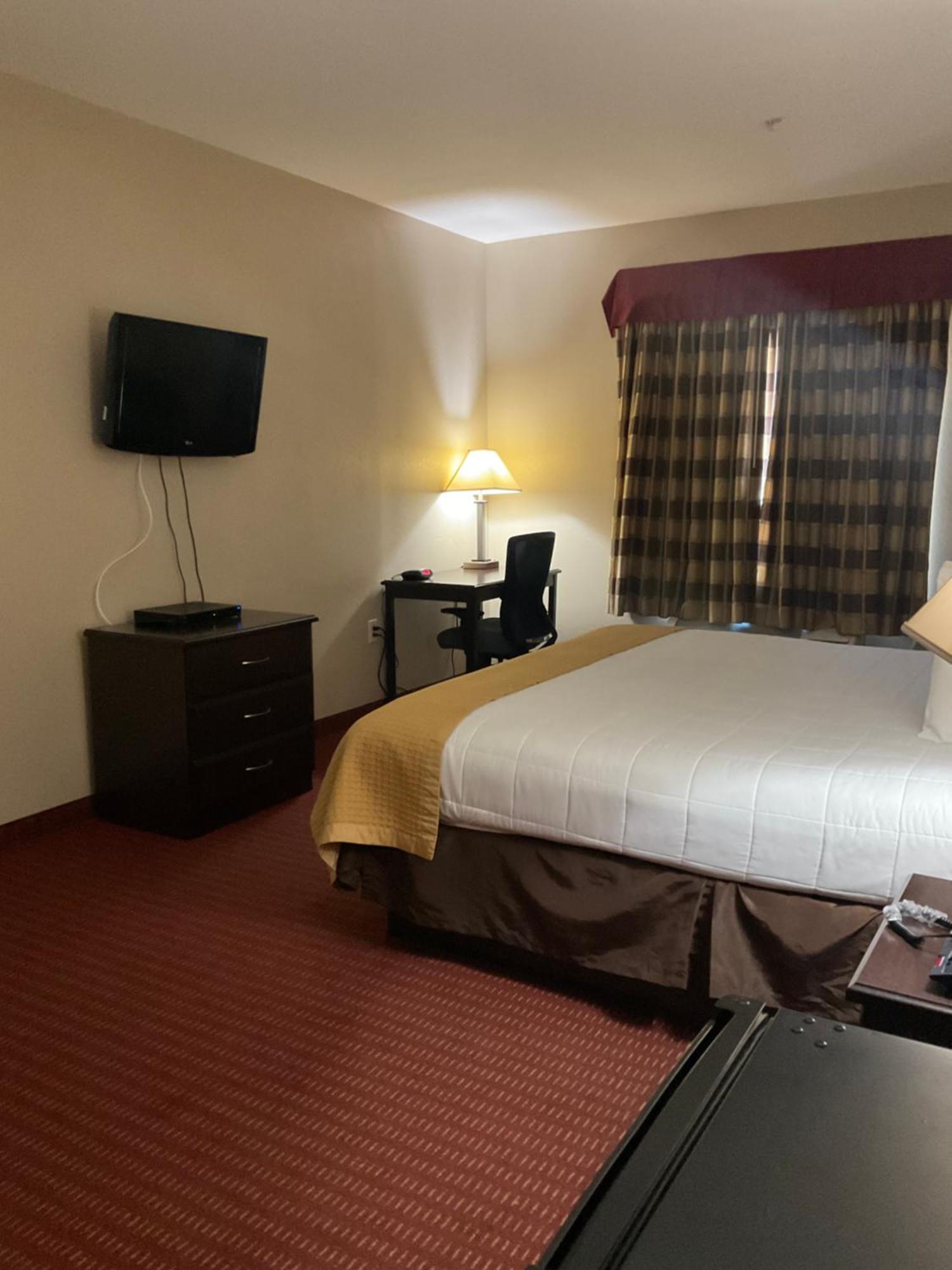 Yorktown Inn And Suites Экстерьер фото