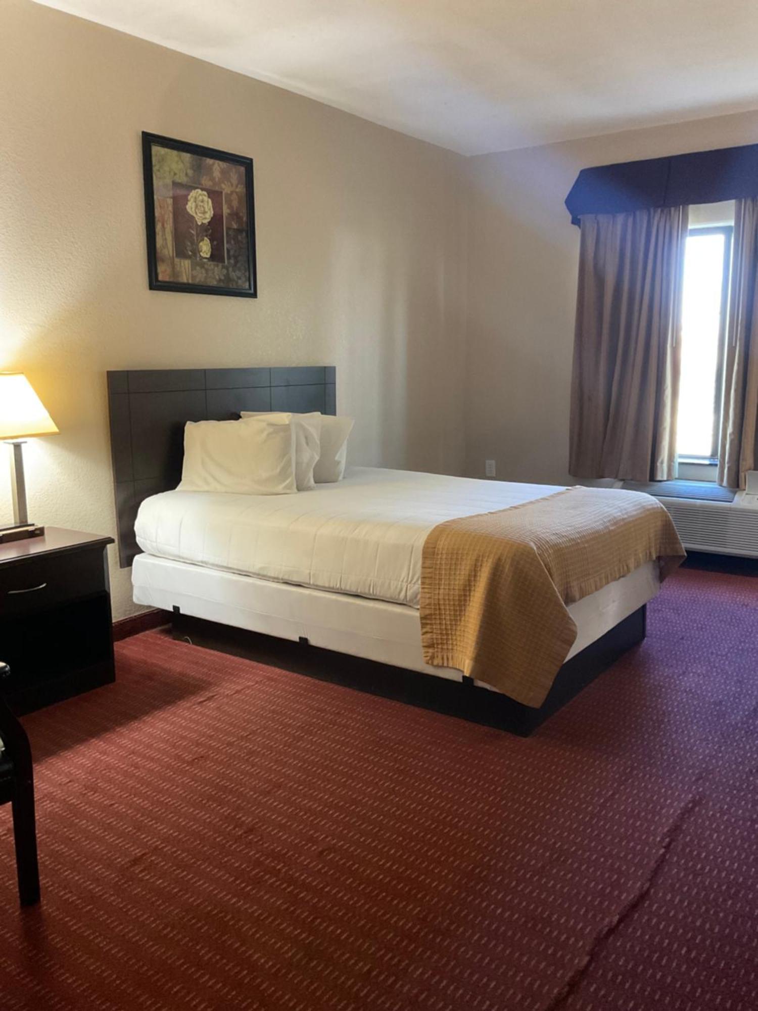 Yorktown Inn And Suites Экстерьер фото