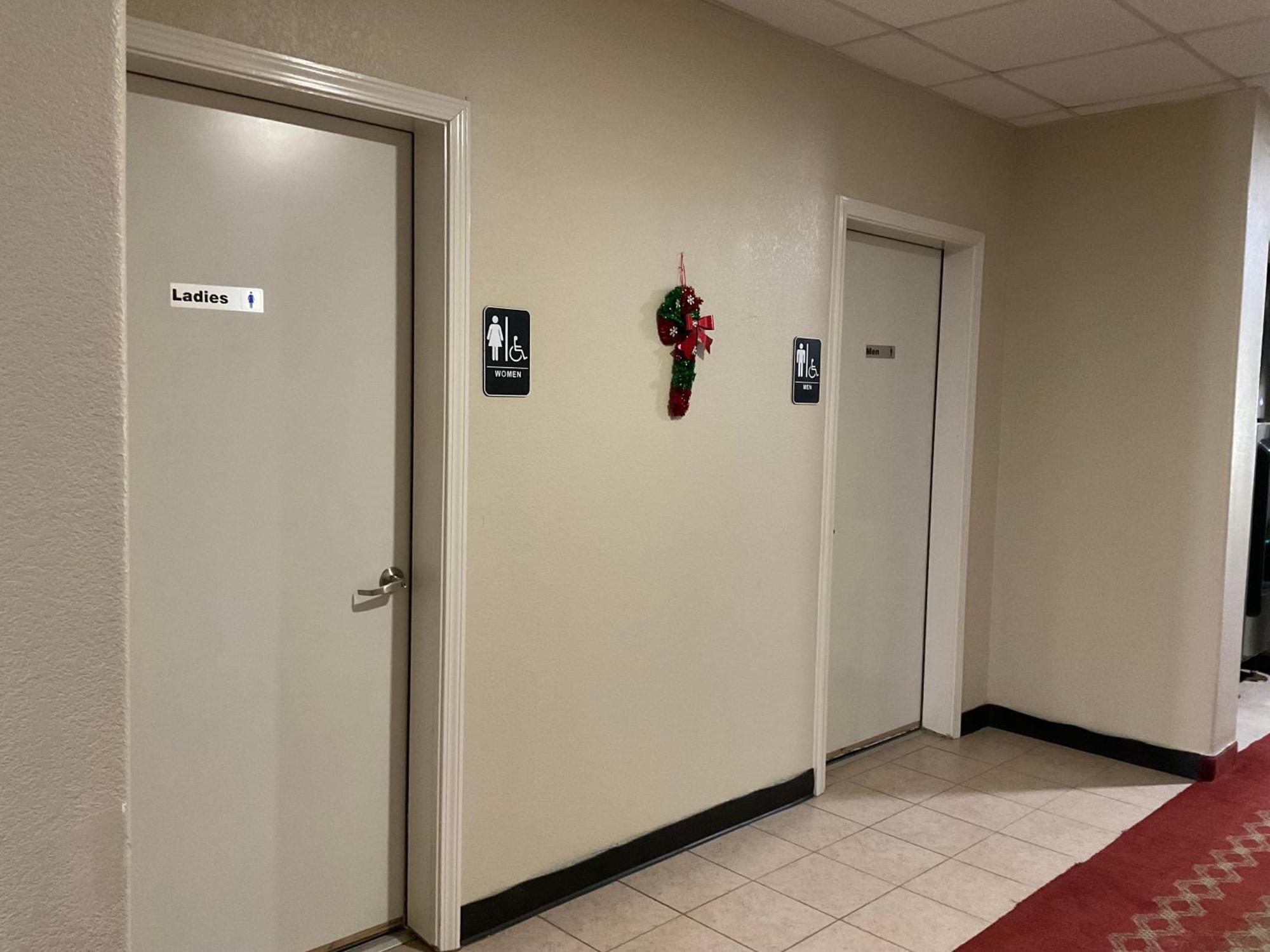 Yorktown Inn And Suites Экстерьер фото