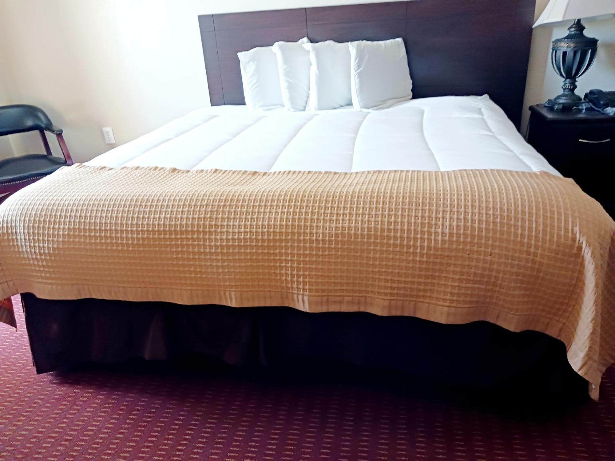 Yorktown Inn And Suites Экстерьер фото