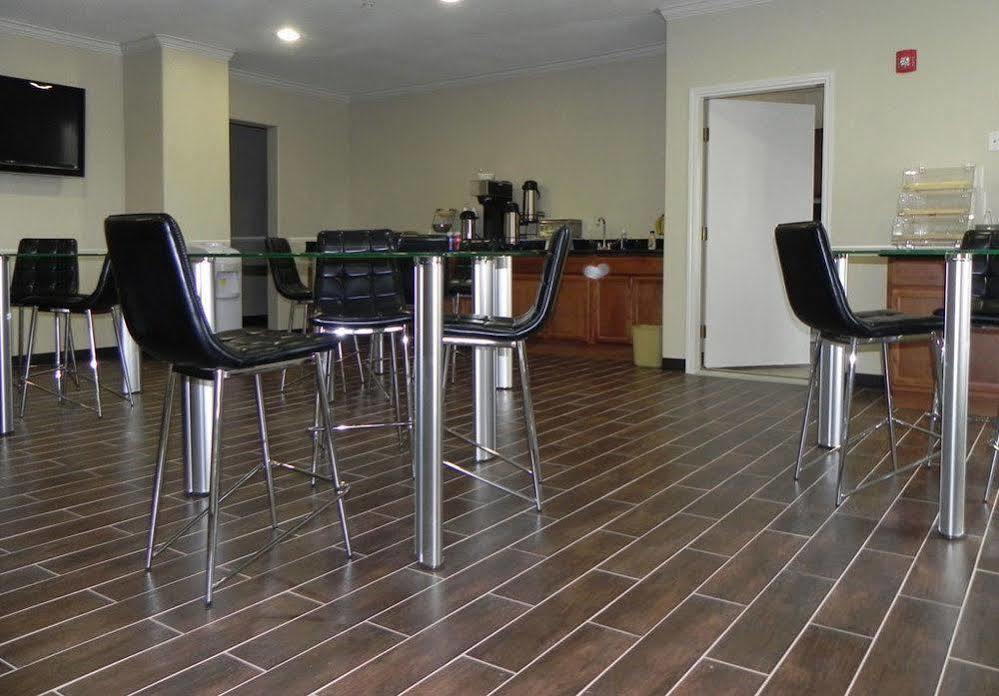 Yorktown Inn And Suites Экстерьер фото